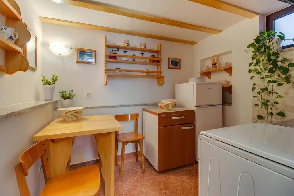 Apartments Franjo Mali Losinj Room photo