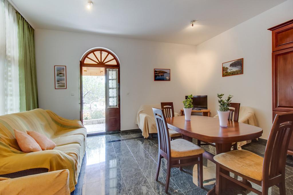 Apartments Franjo Mali Losinj Room photo