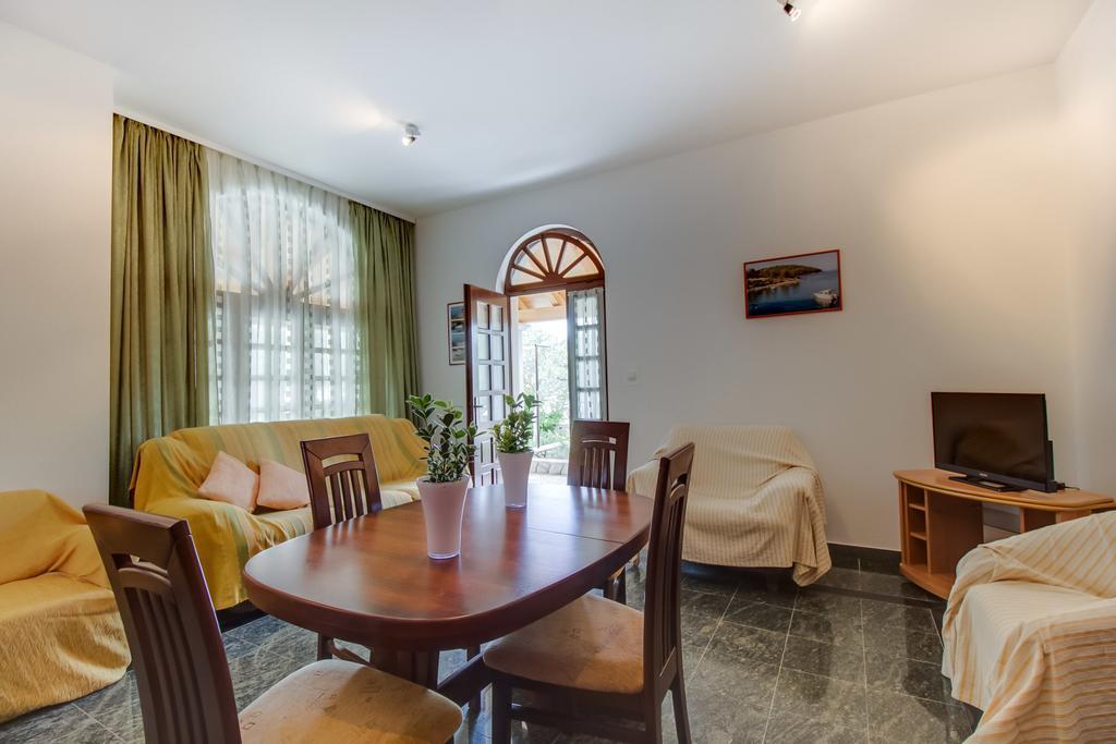 Apartments Franjo Mali Losinj Room photo