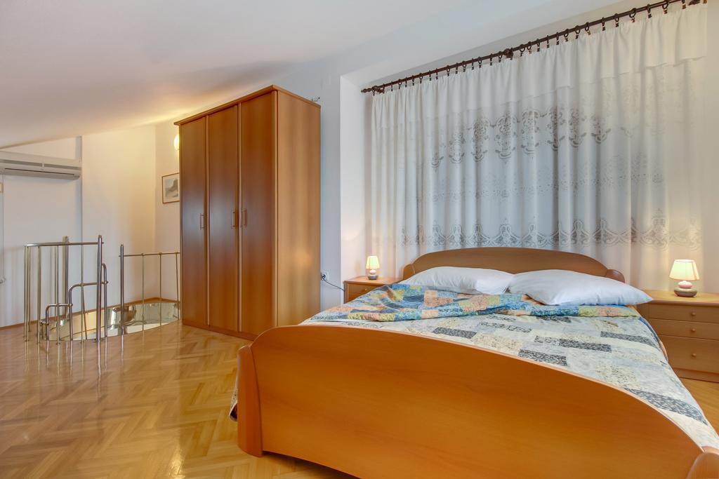 Apartments Franjo Mali Losinj Room photo